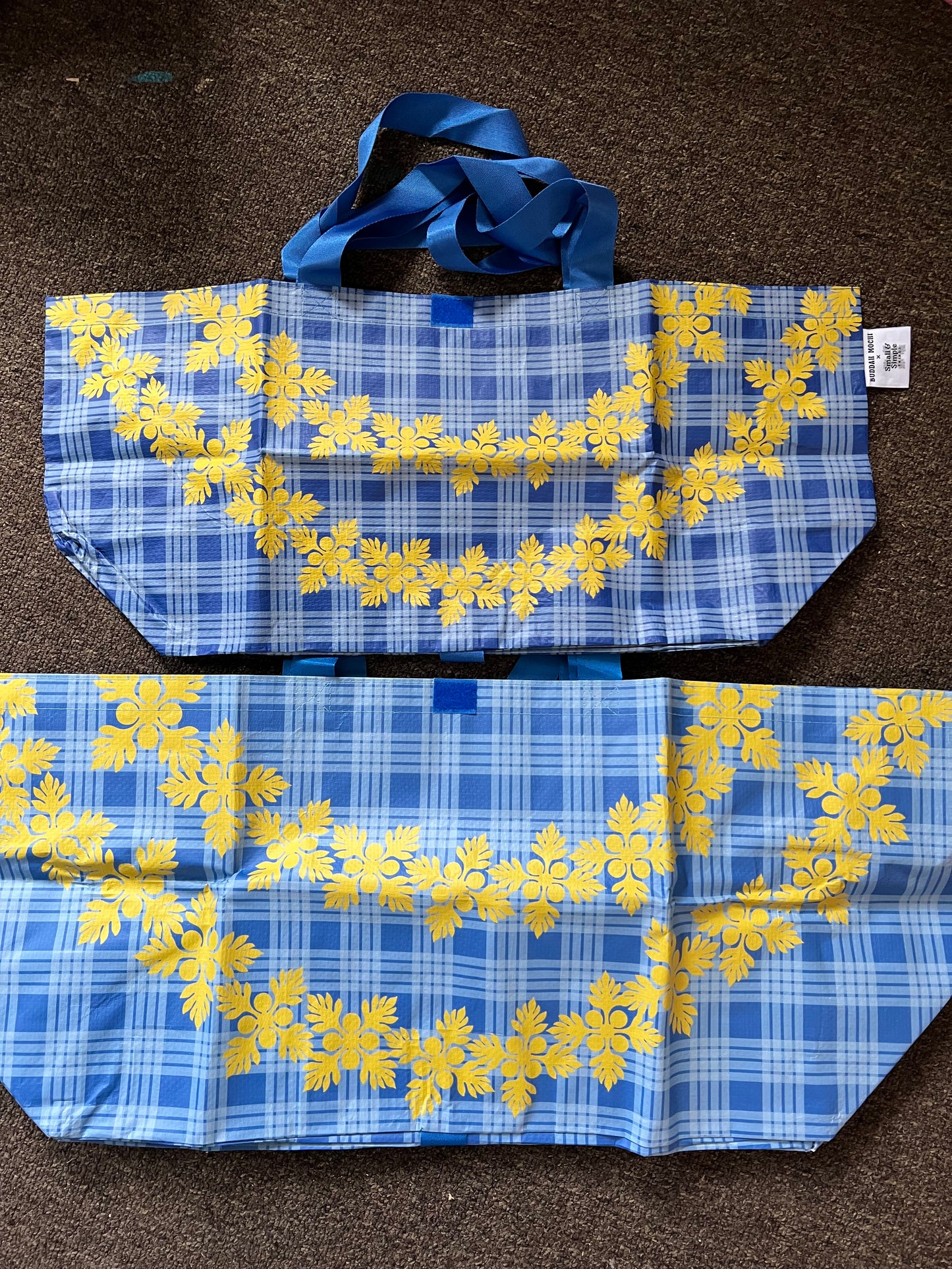 Bebe blue and yellow lei