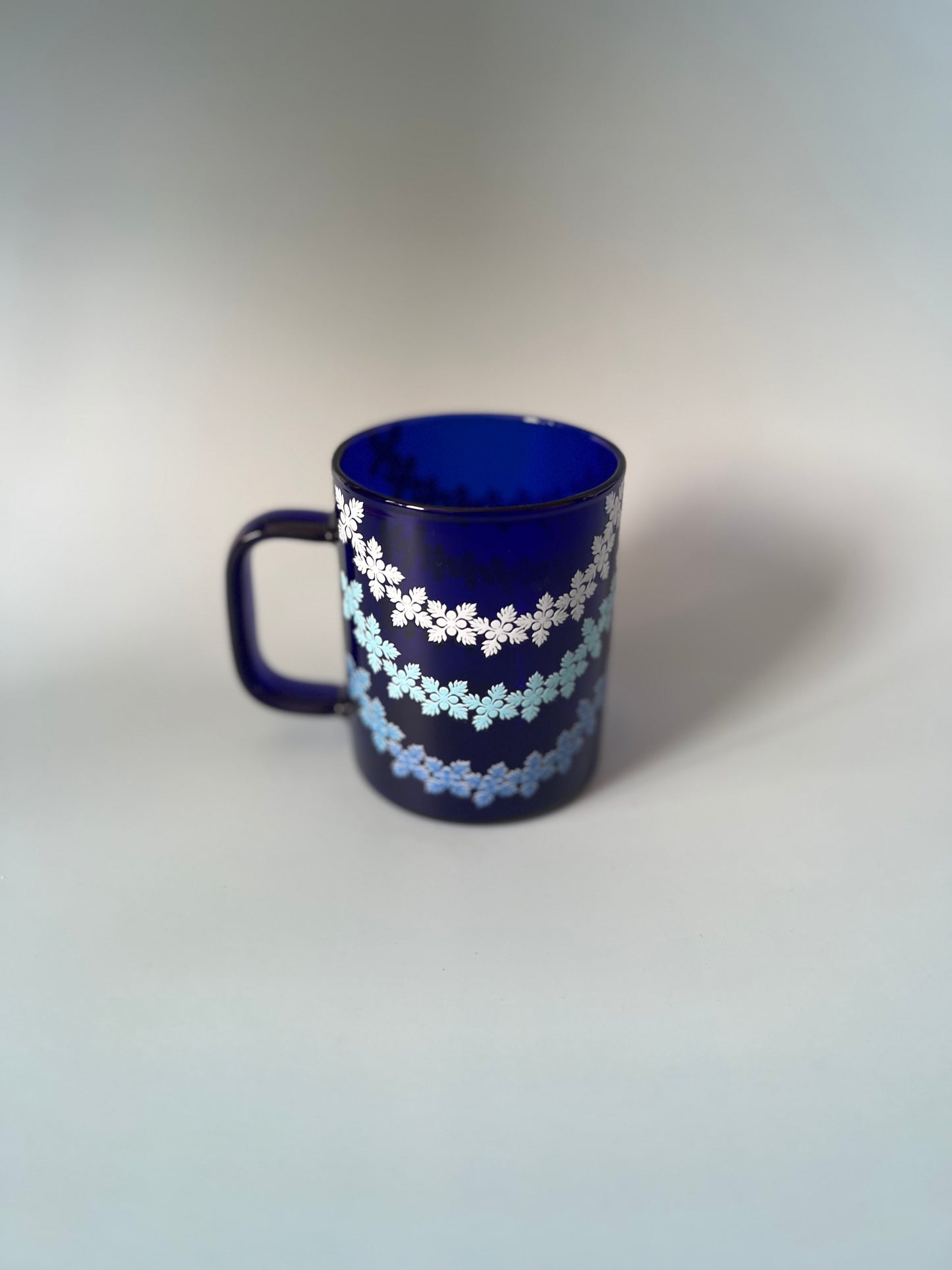 Blue lei kuiki glass mug