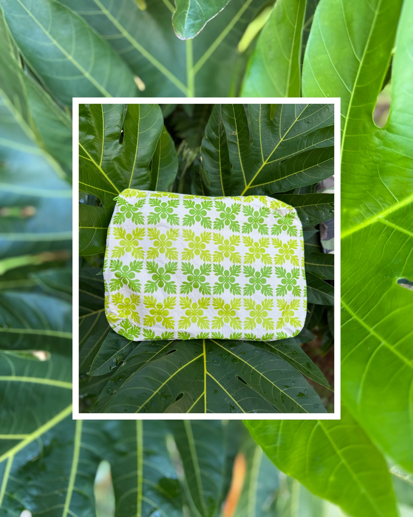Bright ulu kuiki pouch