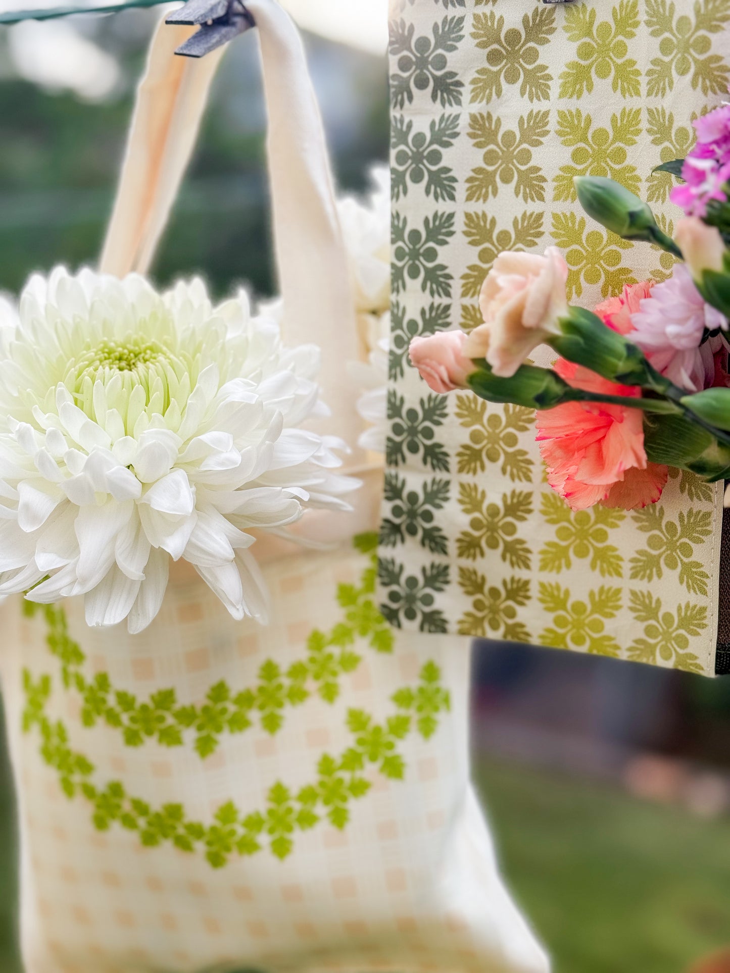 Bloom bag cream + green (preorder)