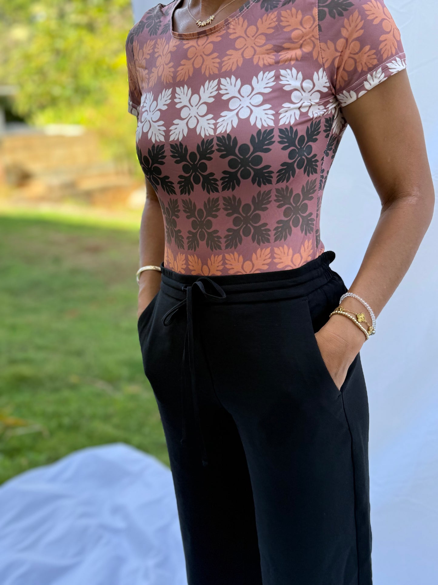 ‘Alaea ‘āina bodysuit