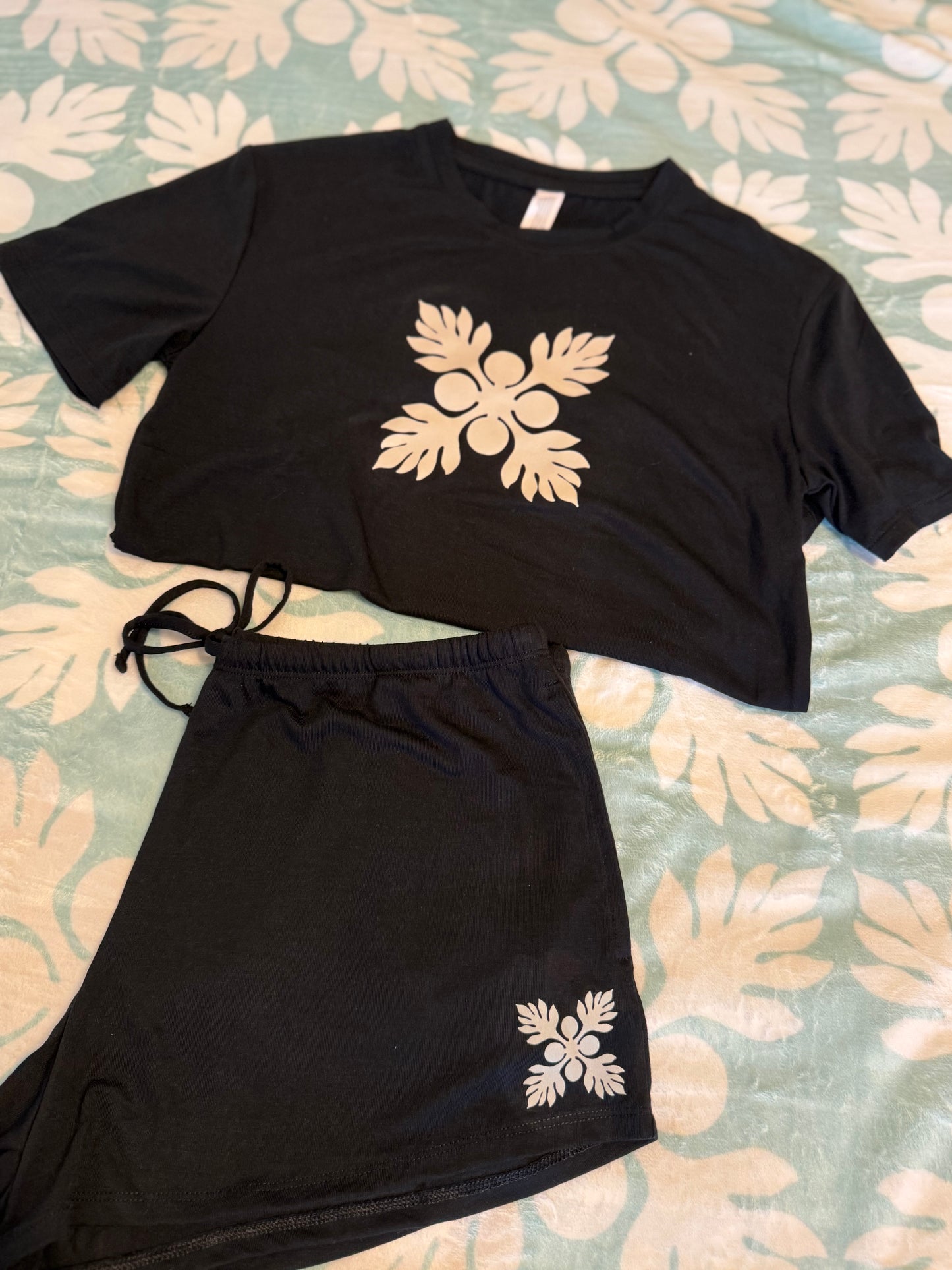 Black kuiki lounge tee