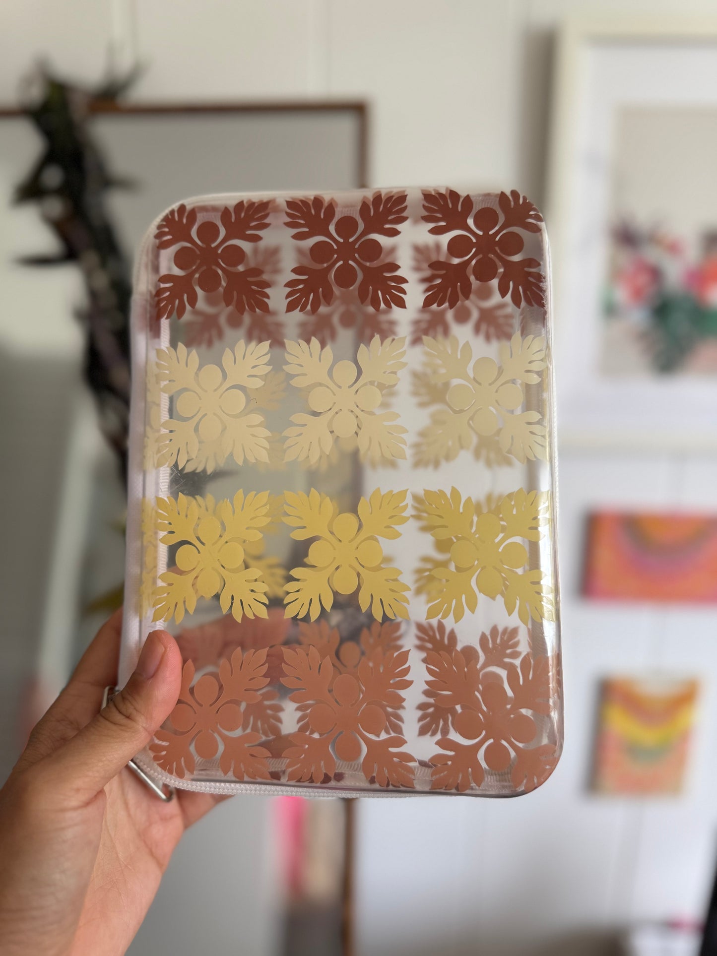 White organizer