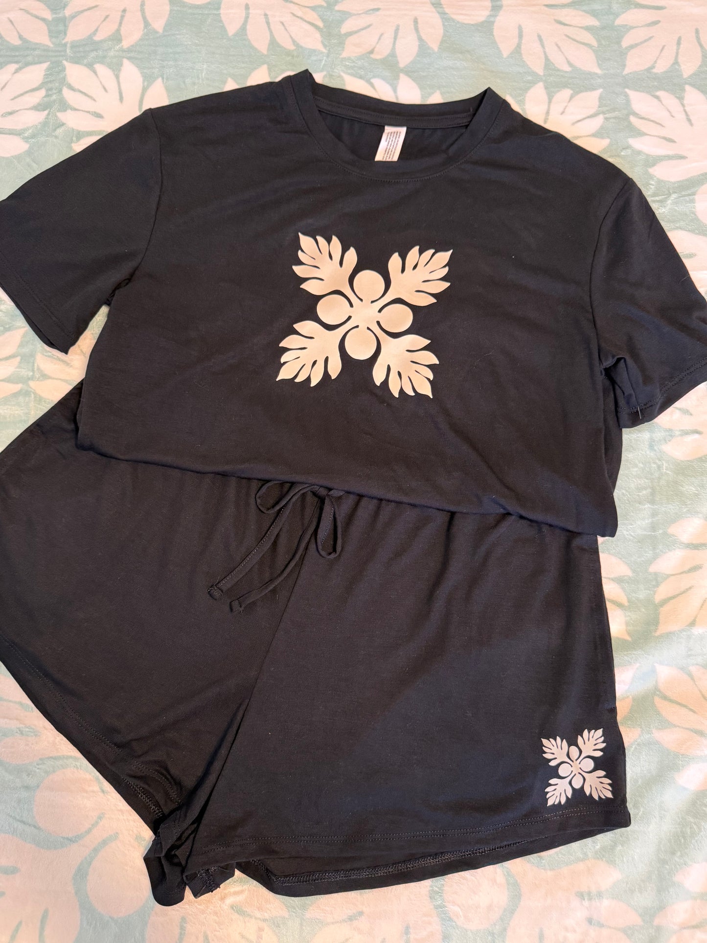 Black kuiki lounge tee