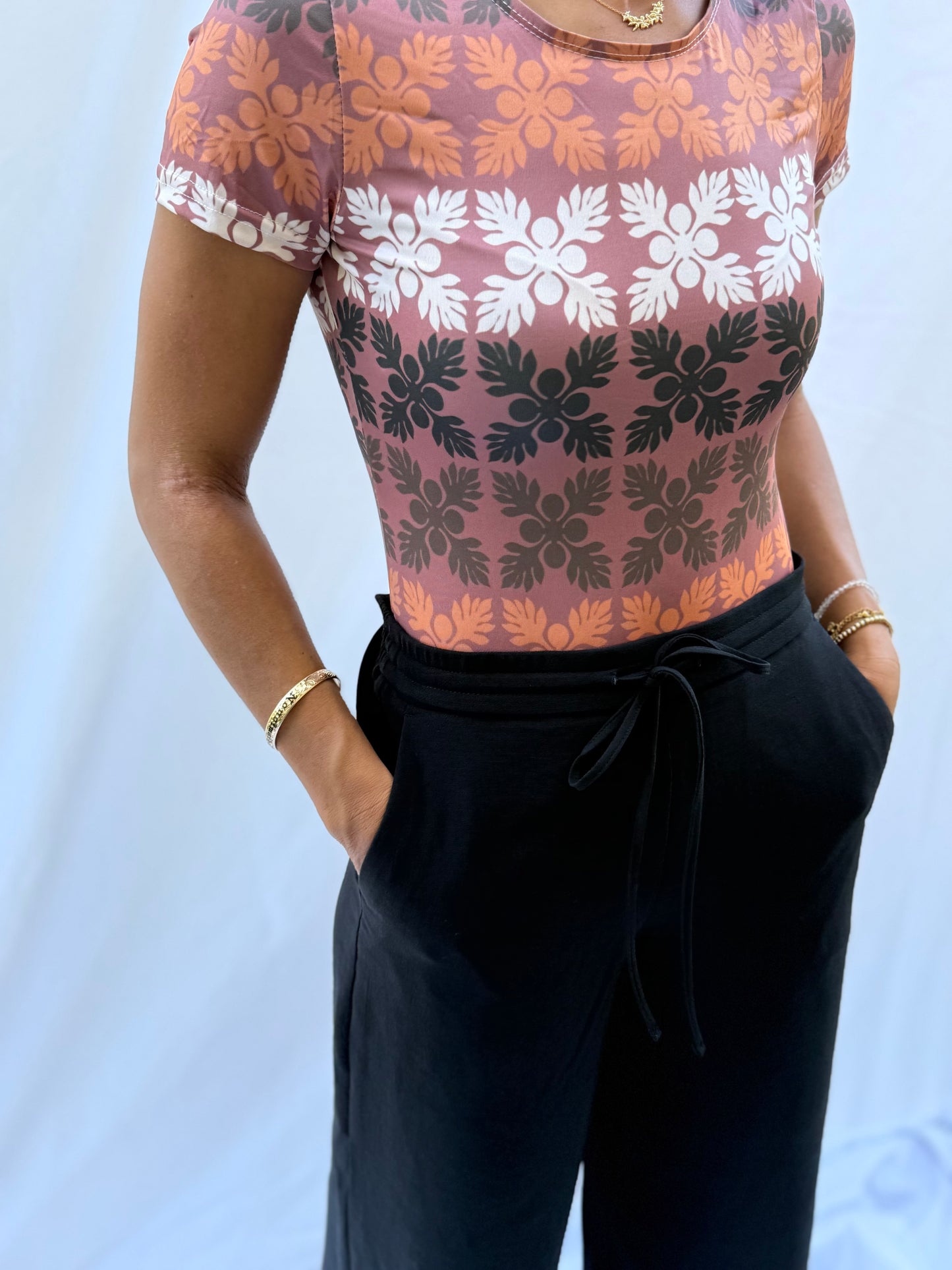 ‘Alaea ‘āina bodysuit