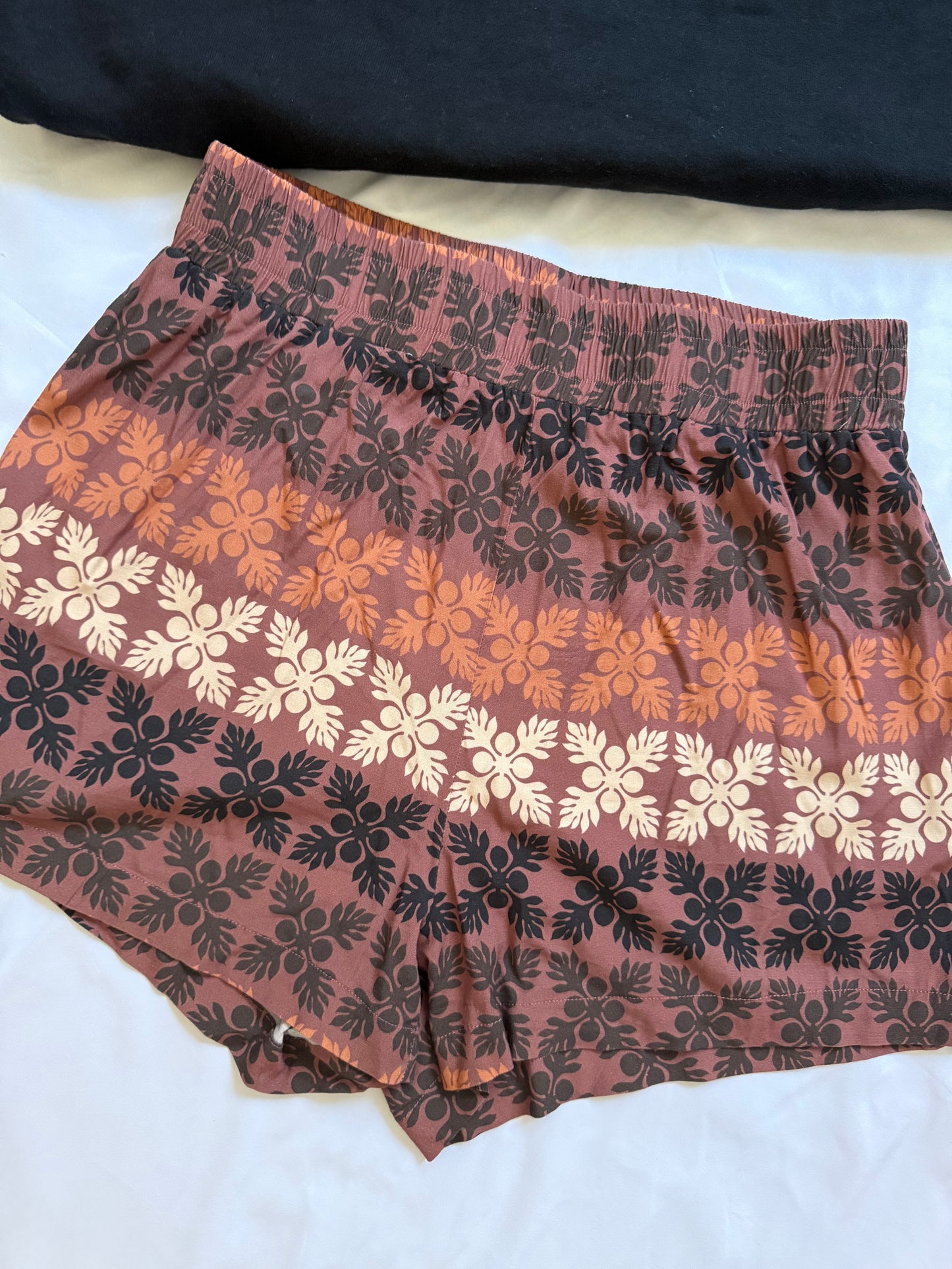 ‘Alaea ‘āina shorts