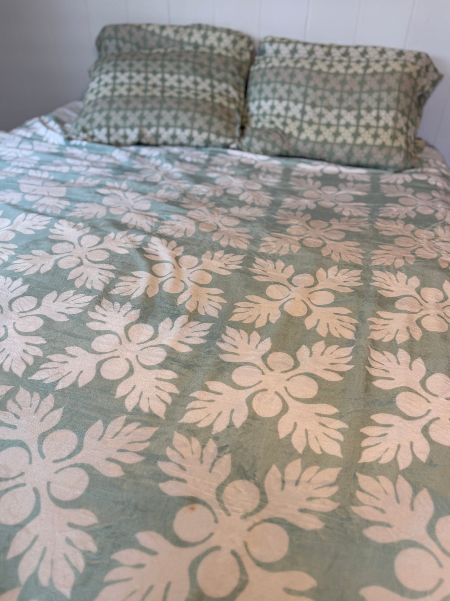 Hinahina Blanket (larger size)