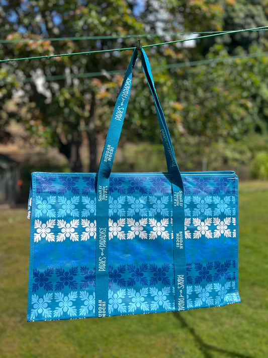 Blue Kuiki Jet set bag