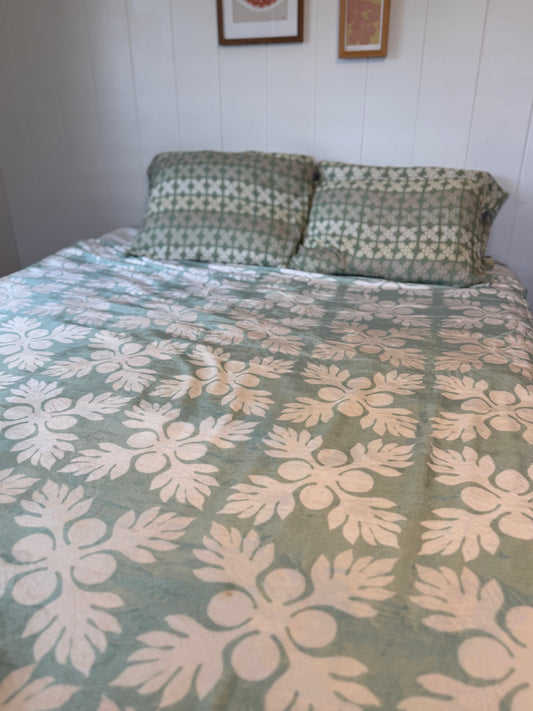 Hinahina Blanket (larger size)